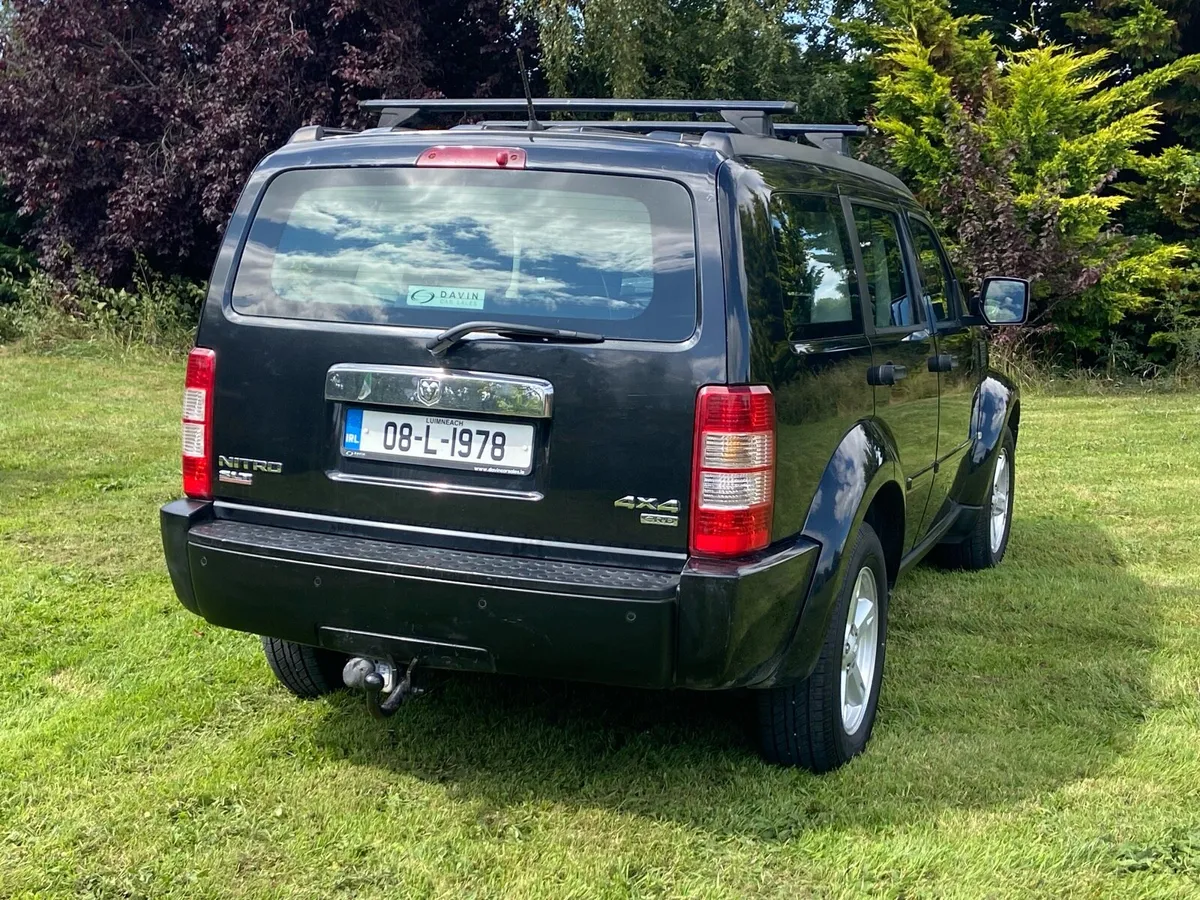 Dodge Nitro 4x4 crew cab - Image 4