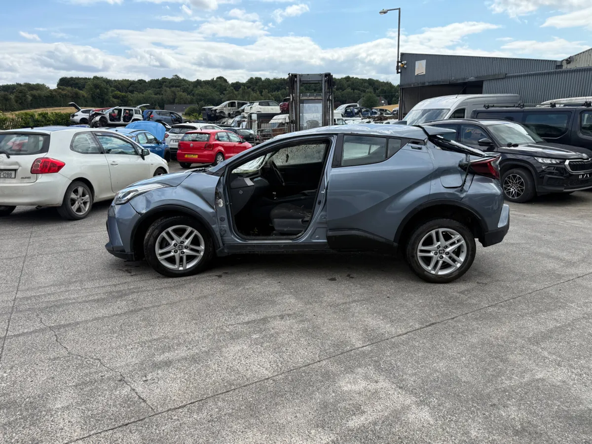 2022 Toyota C-HR 2.0 Hybrid Auto - Image 4
