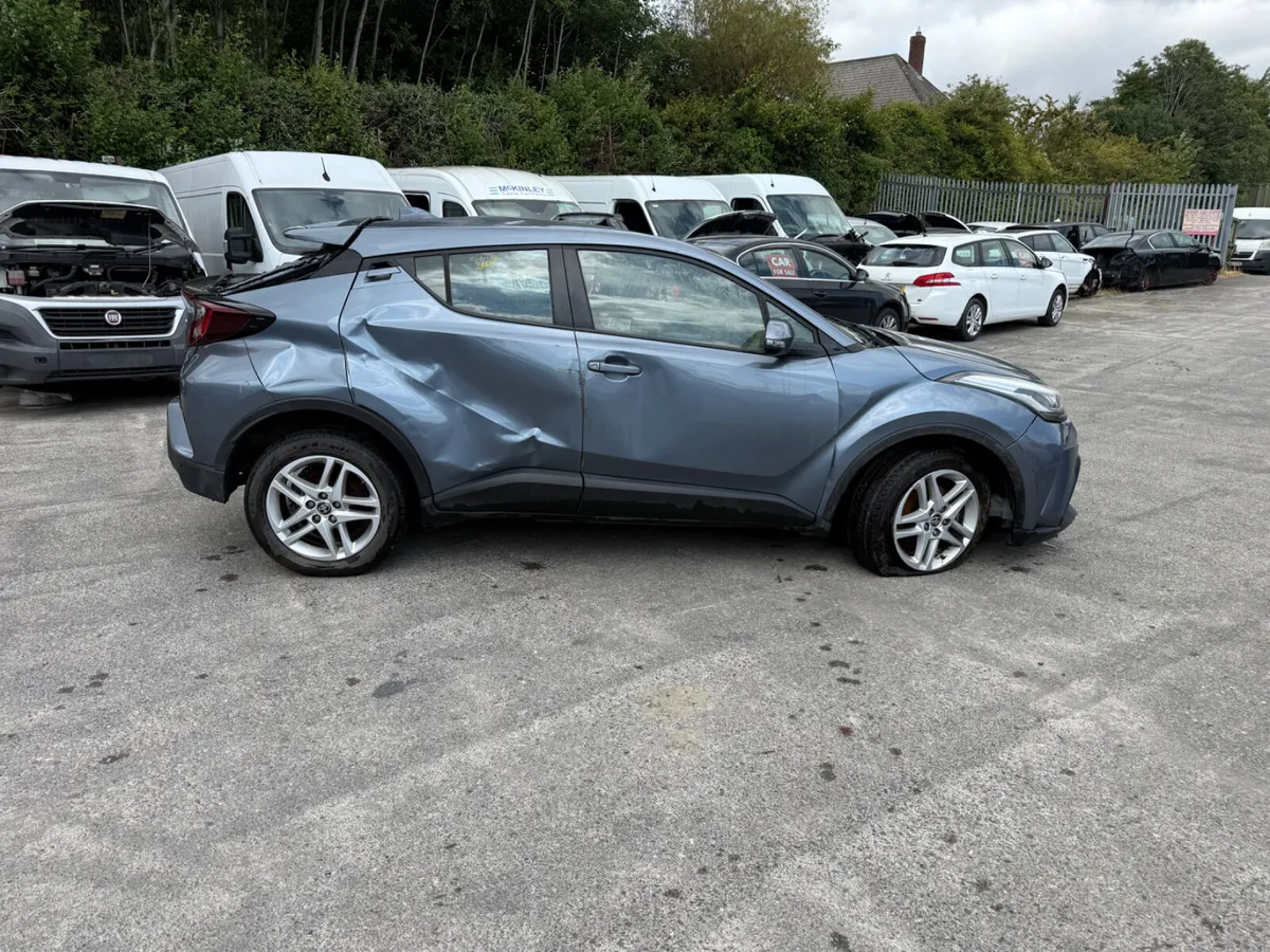 2022 Toyota C-HR 2.0 Hybrid Auto - Image 3