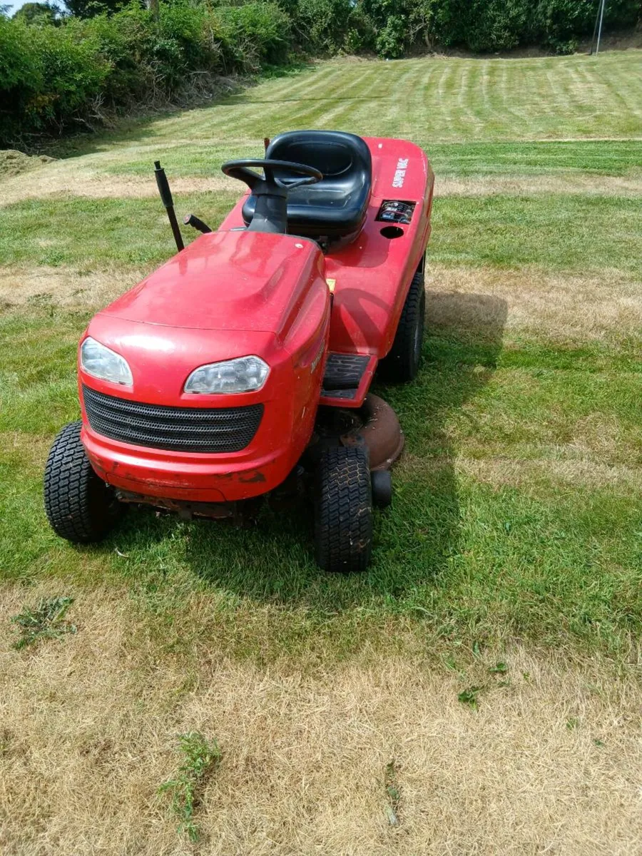 Johnson red ride on mower - Image 2