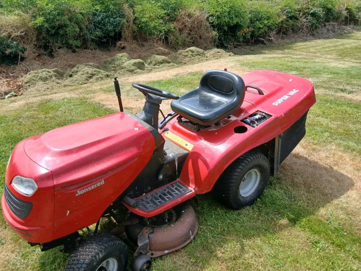 Johnson red ride on mower - Image 4
