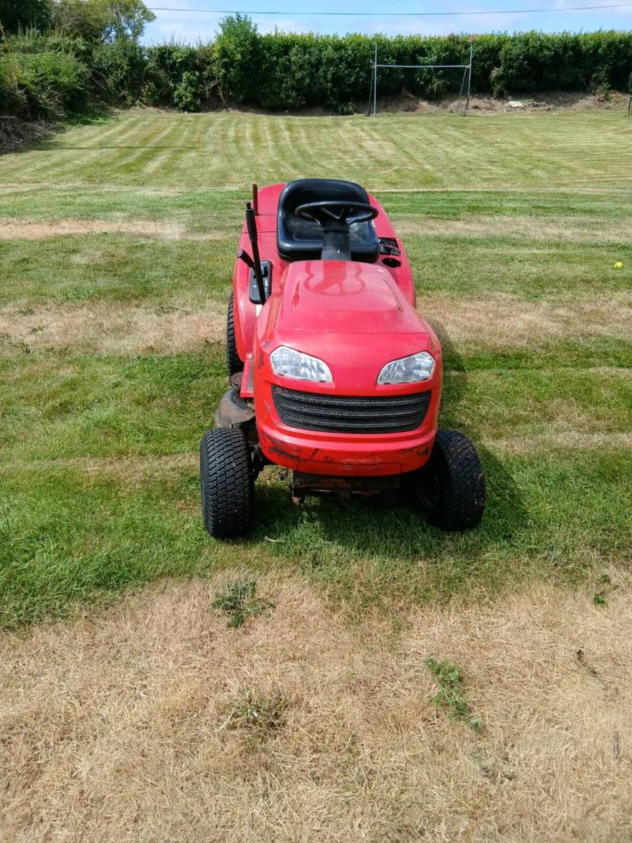 Johnson red ride on mower - Image 3