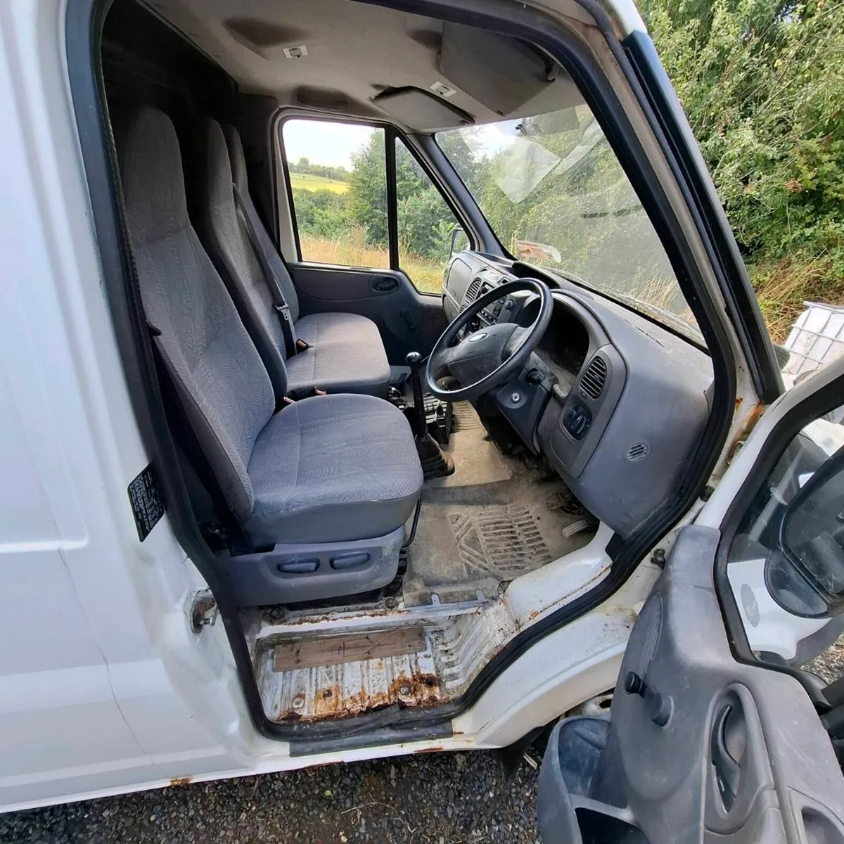 Transit van - Image 4