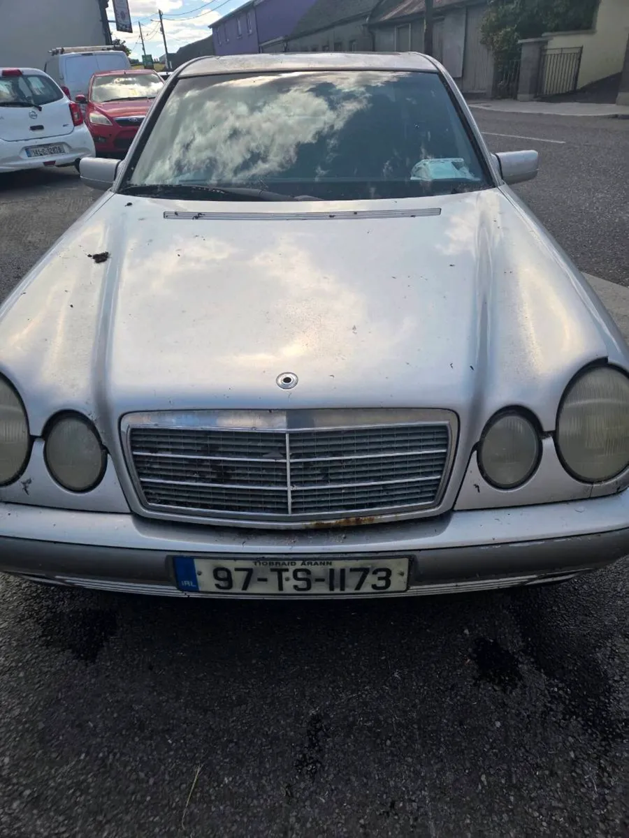 1997 MERCEDES E200 - Image 1