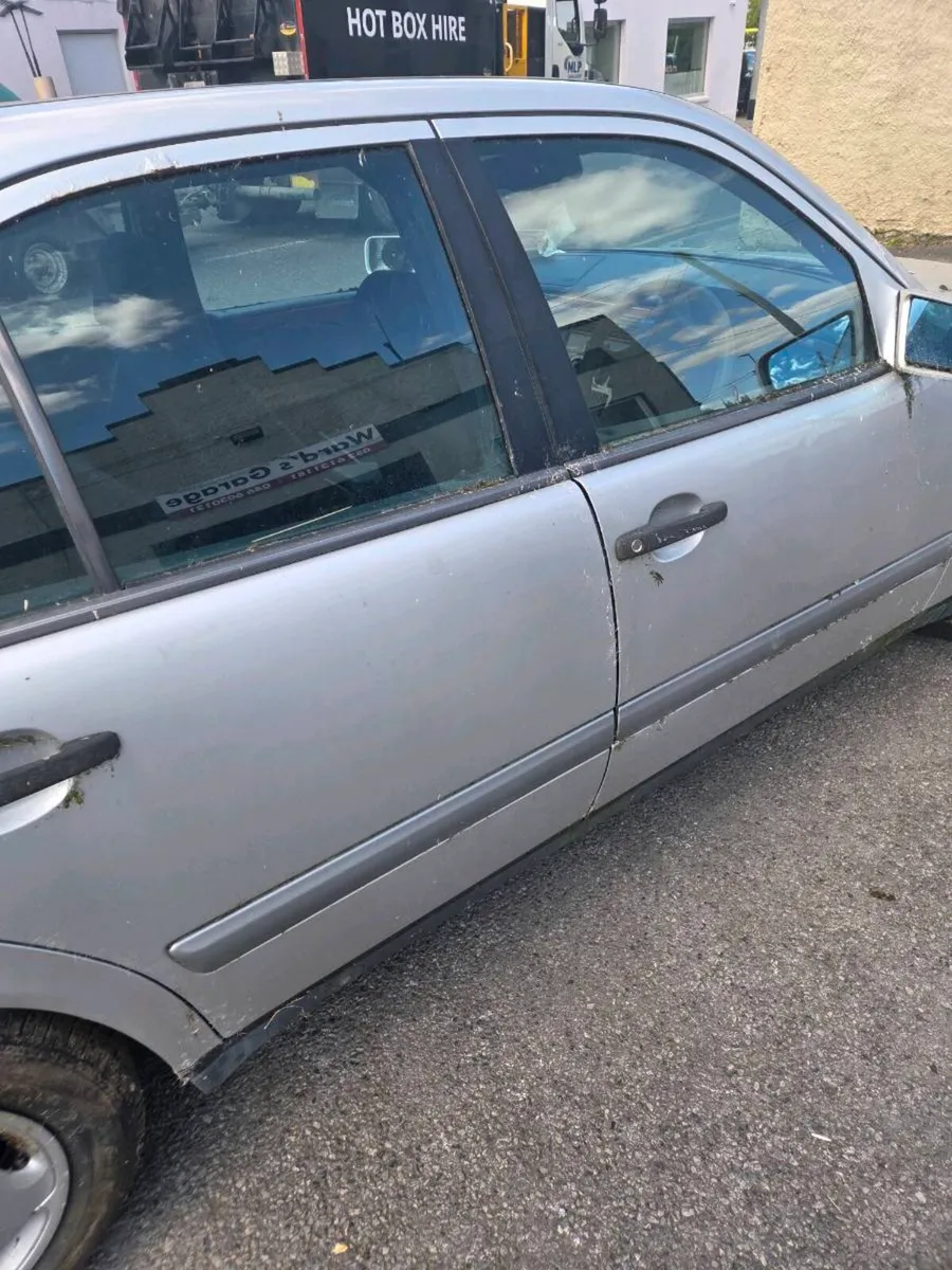 1997 MERCEDES E200 - Image 3