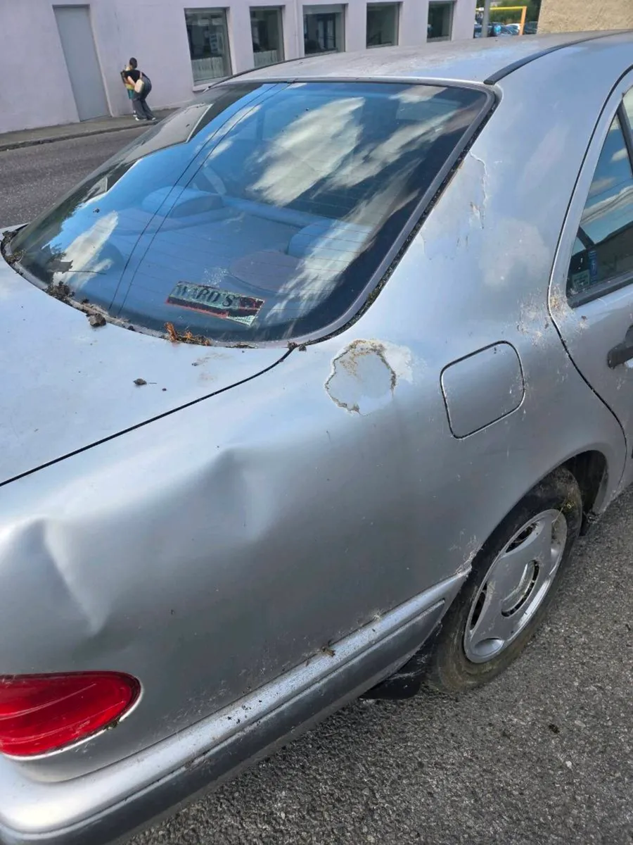 1997 MERCEDES E200 - Image 4