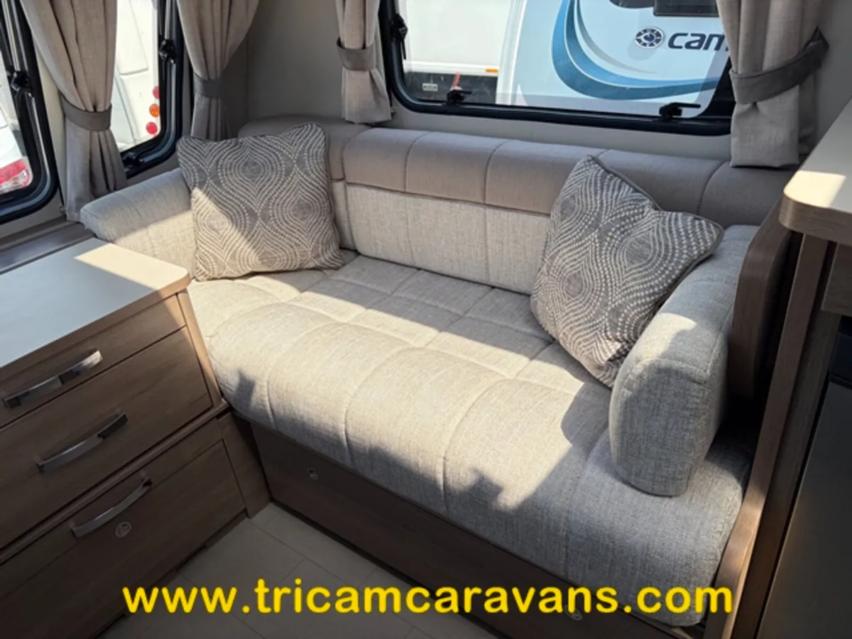2021 Compass Capiro 550/4 Island Bed, Sep Shwr - Image 3
