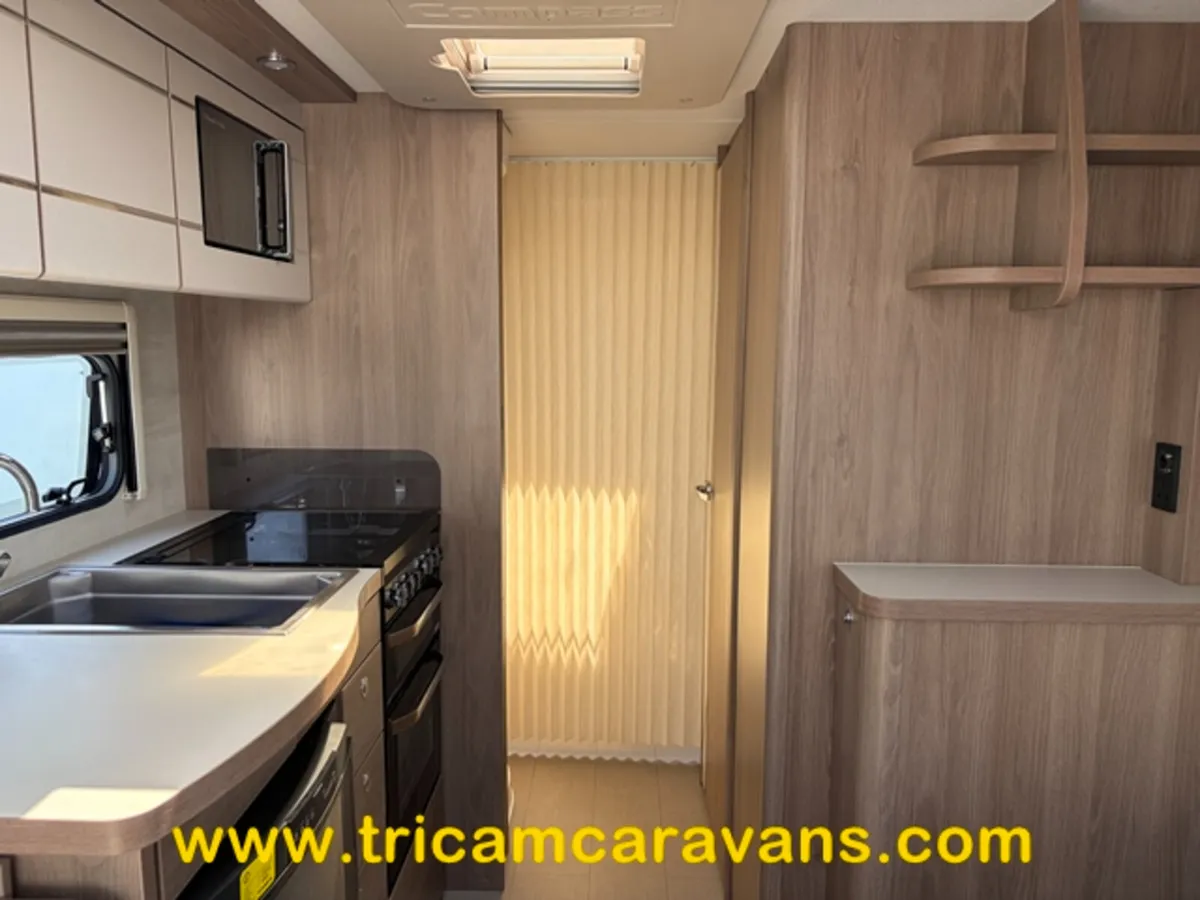 2021 Compass Capiro 550/4 Island Bed, Sep Shwr - Image 4