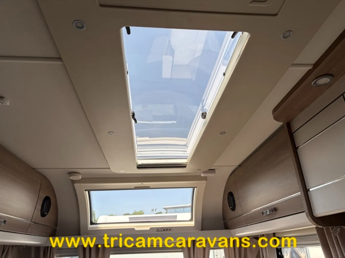 2021 Compass Capiro 550/4 Island Bed, Sep Shwr - Image 2