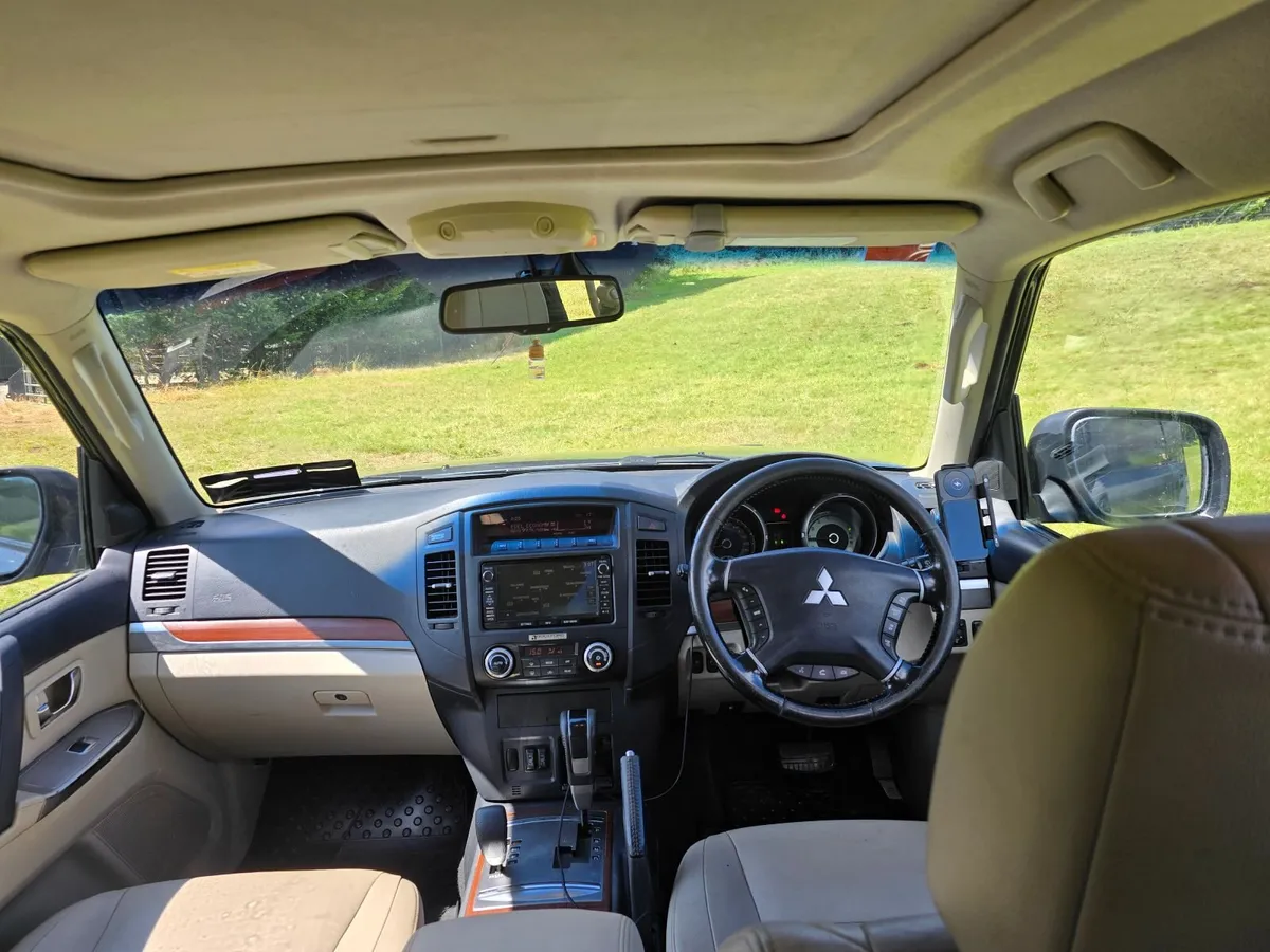 Mitsubishi Pajero 2015 - Image 3