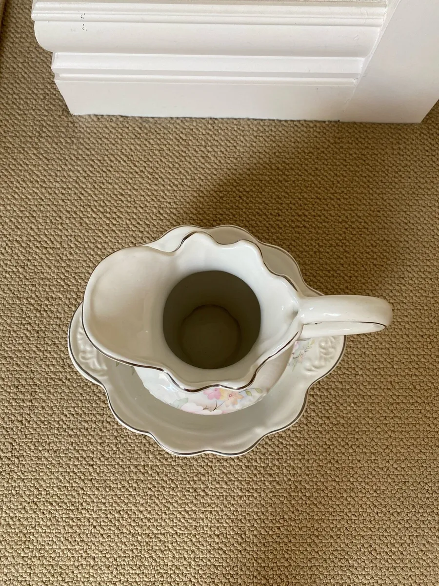 Antique style jug and wash basin - Image 2