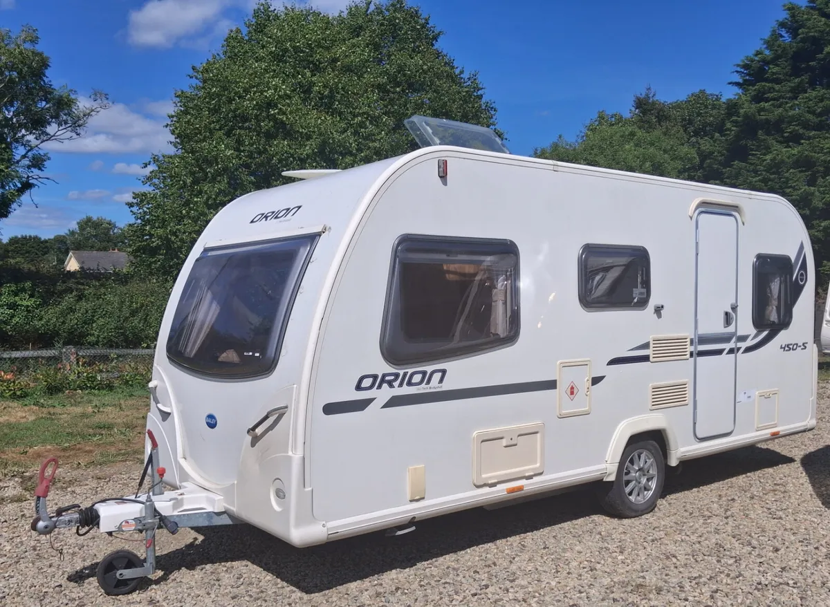BAILEY ORION Triple bunk 6 berth caravan - Image 1