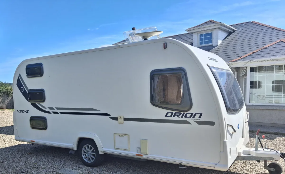 BAILEY ORION Triple bunk 6 berth caravan - Image 2