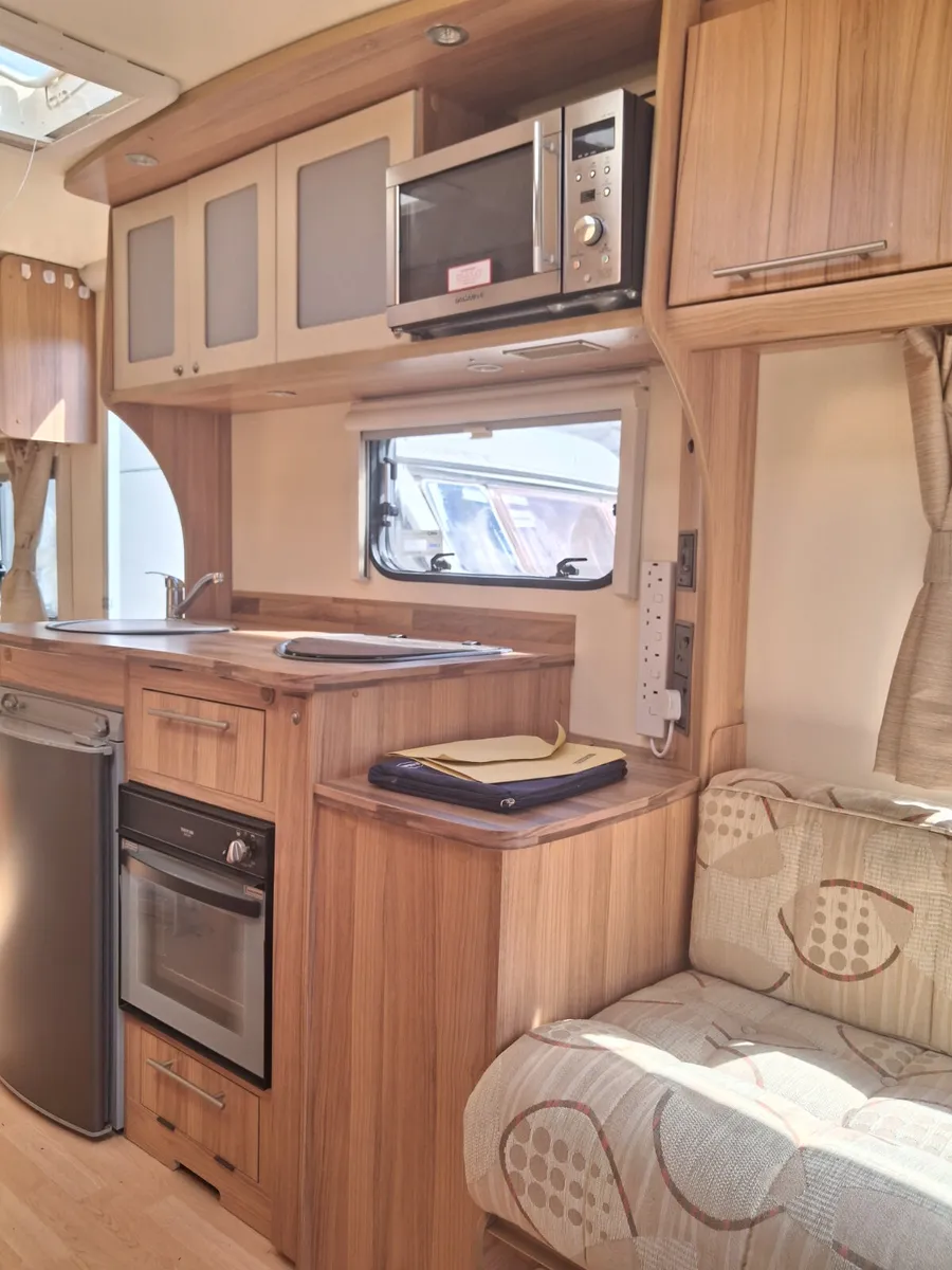 BAILEY ORION Triple bunk 6 berth caravan - Image 4