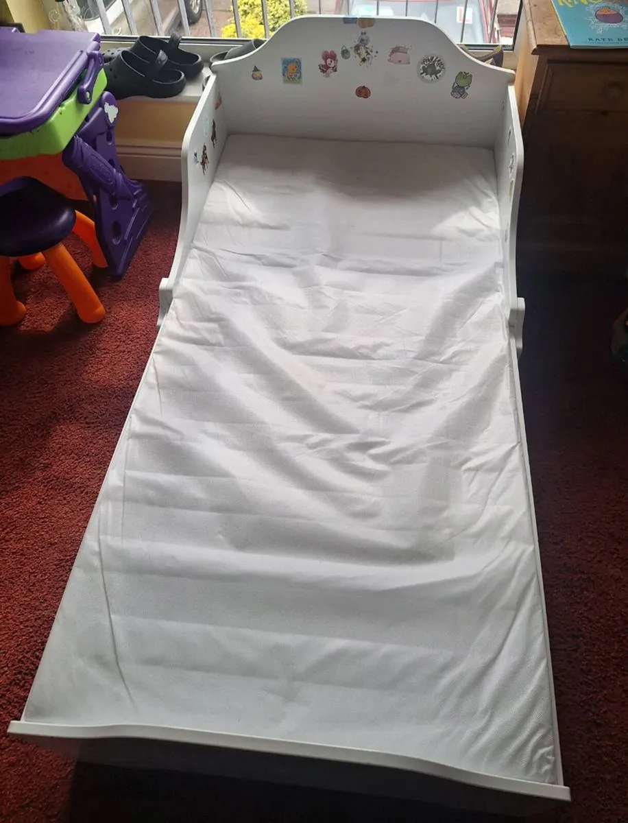 Toddler bed - Image 1