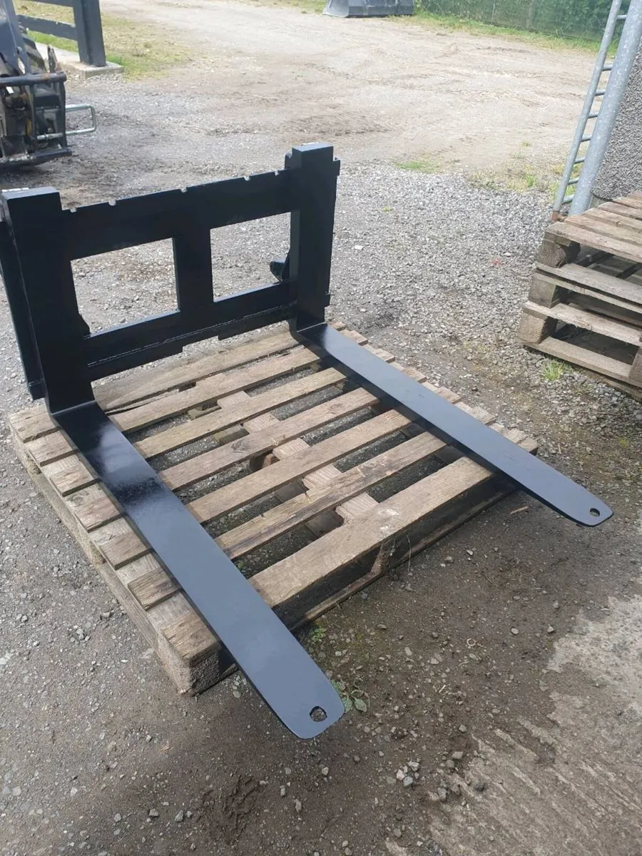 Heavy duty pallet forks/Tyres - Image 1