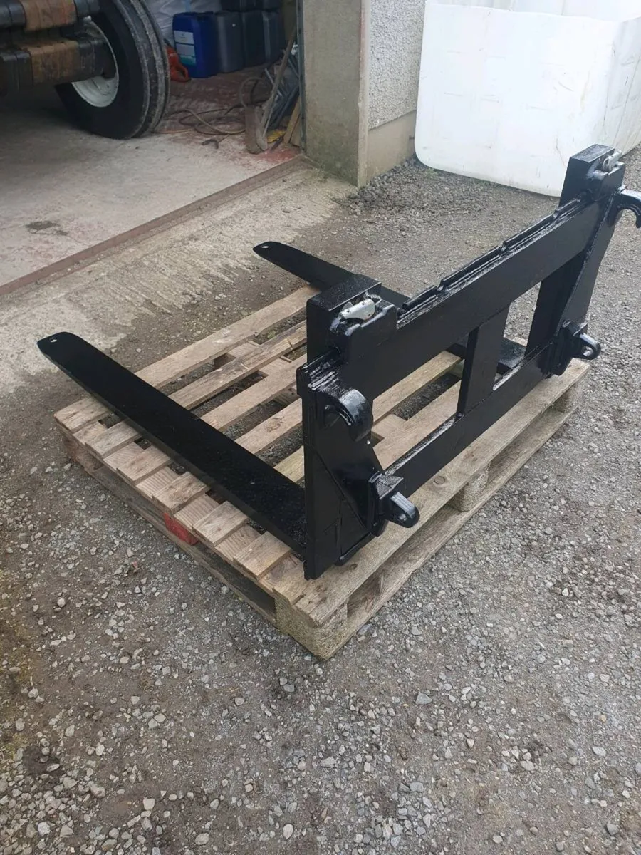 Heavy duty pallet forks/Tyres - Image 4