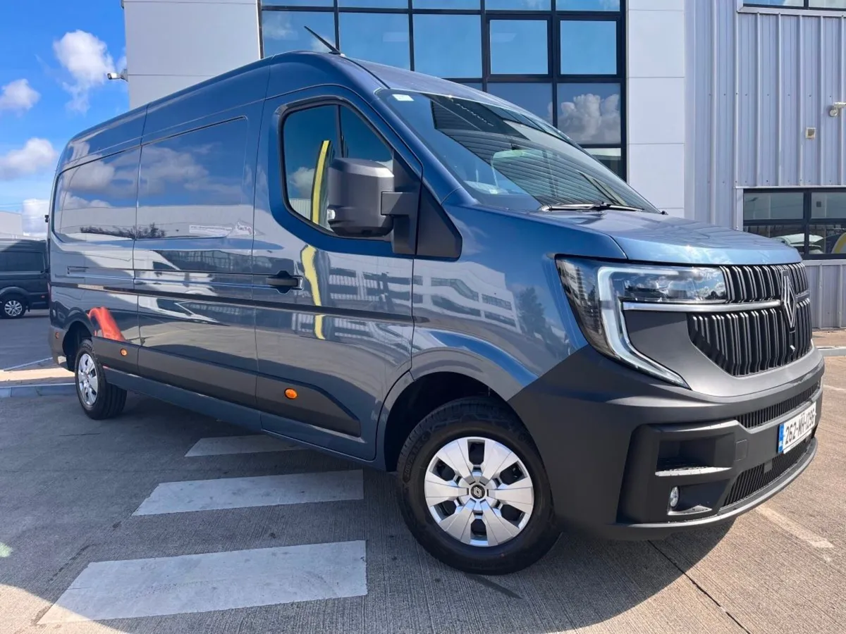 Renault Master LM 35 170bhp Auto Advance - Image 2
