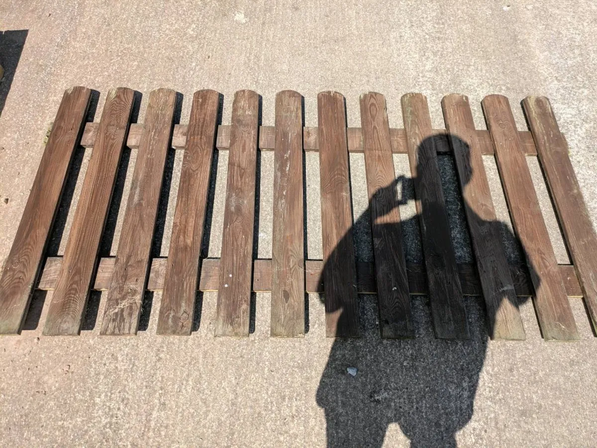 Woodford Round Top Picket Fence €200 all in - Image 1