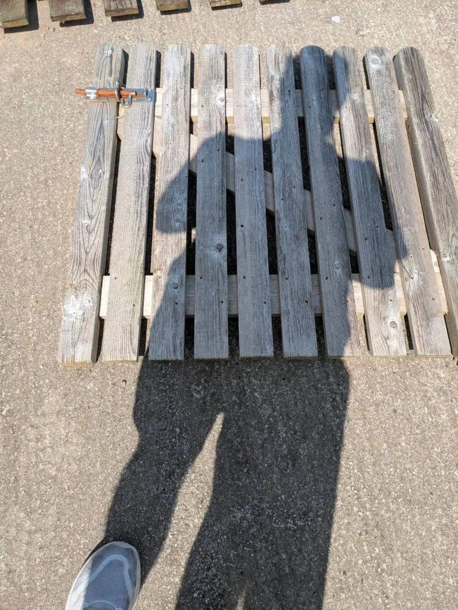 Woodford Round Top Picket Fence €200 all in - Image 2