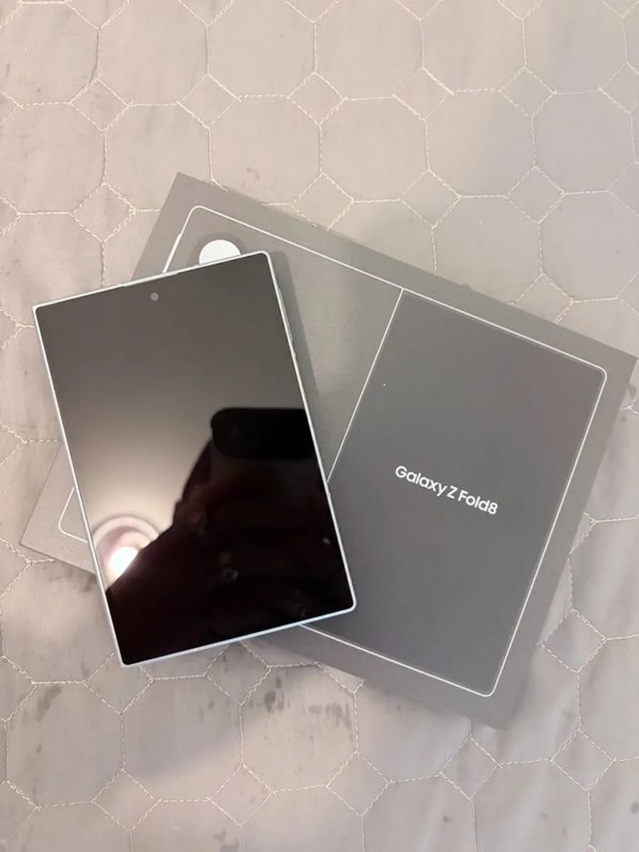 Samsung Galaxy Fold8 512GB Pistachio Green - Image 3