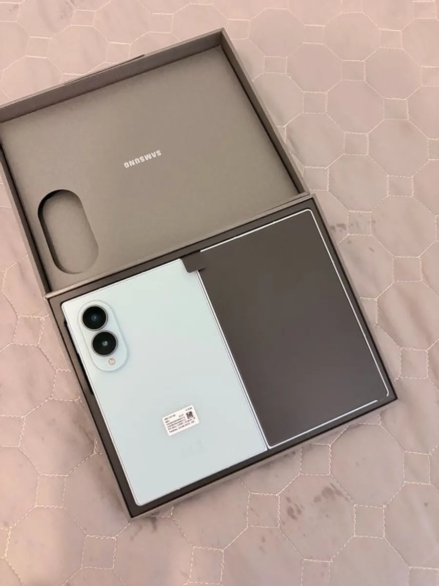 Samsung Galaxy Fold8 512GB Pistachio Green - Image 4