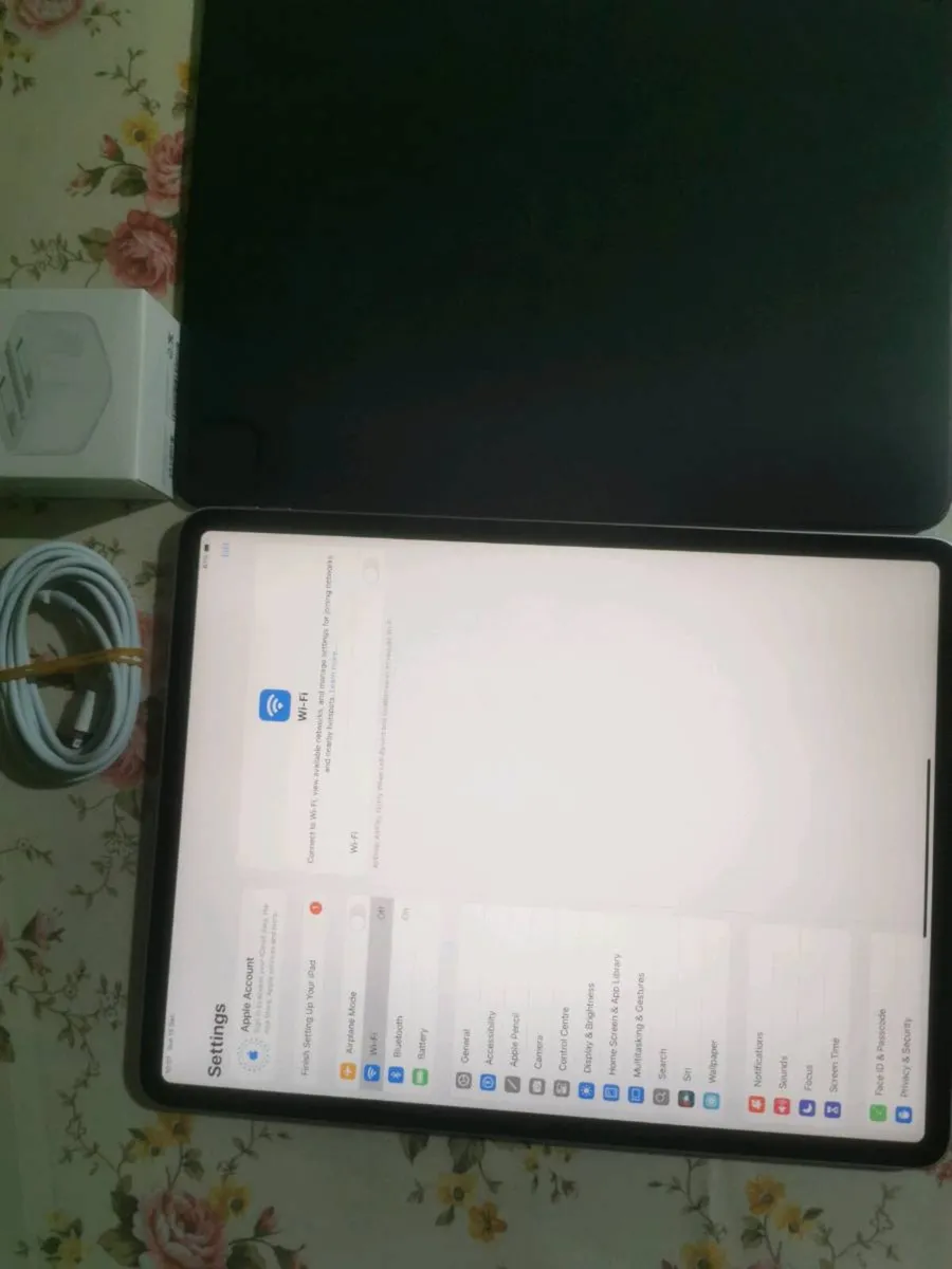 Ipad pro 12.9 inch 6th generation - Image 1