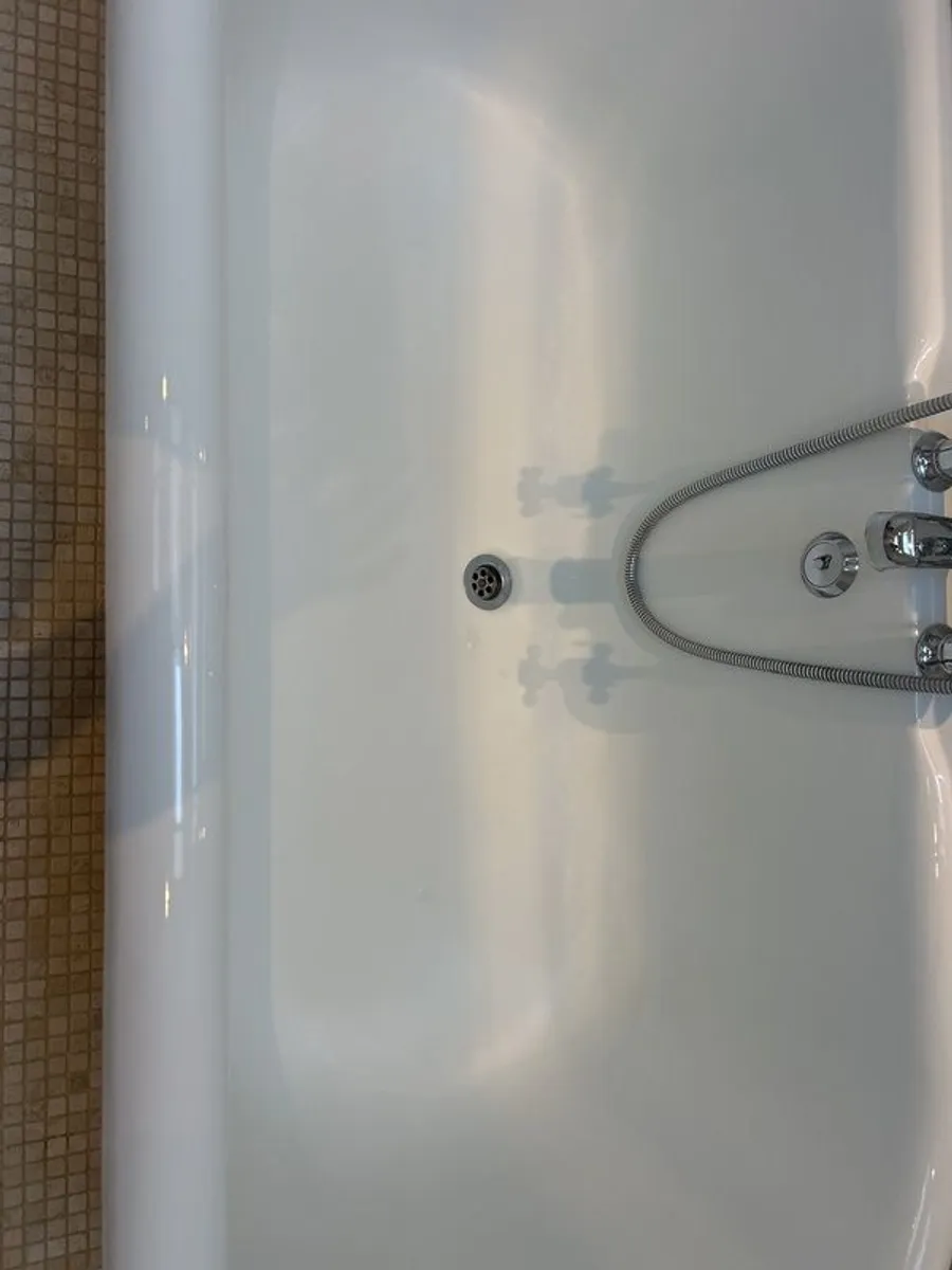 Roll top cast iron bath with taps - Image 2