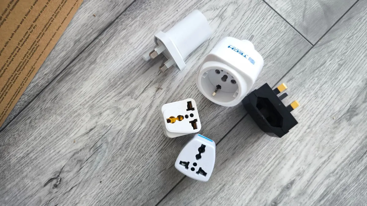 Cables, Power Extension Lead & Travel Adapters - Image 1