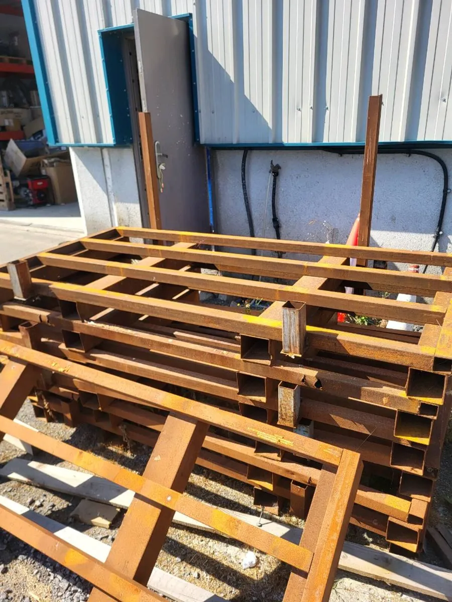Steel stillages - Image 1