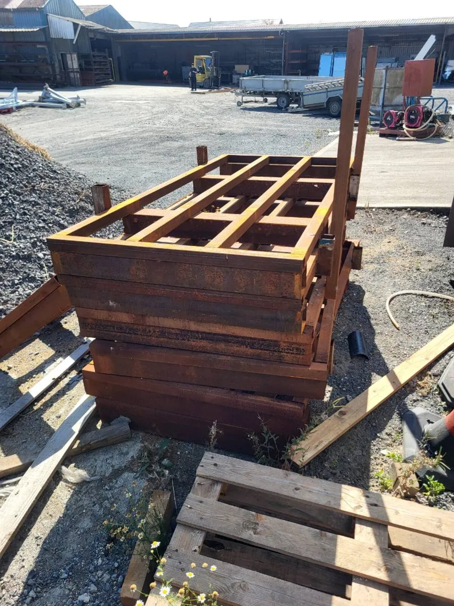 Steel stillages - Image 2