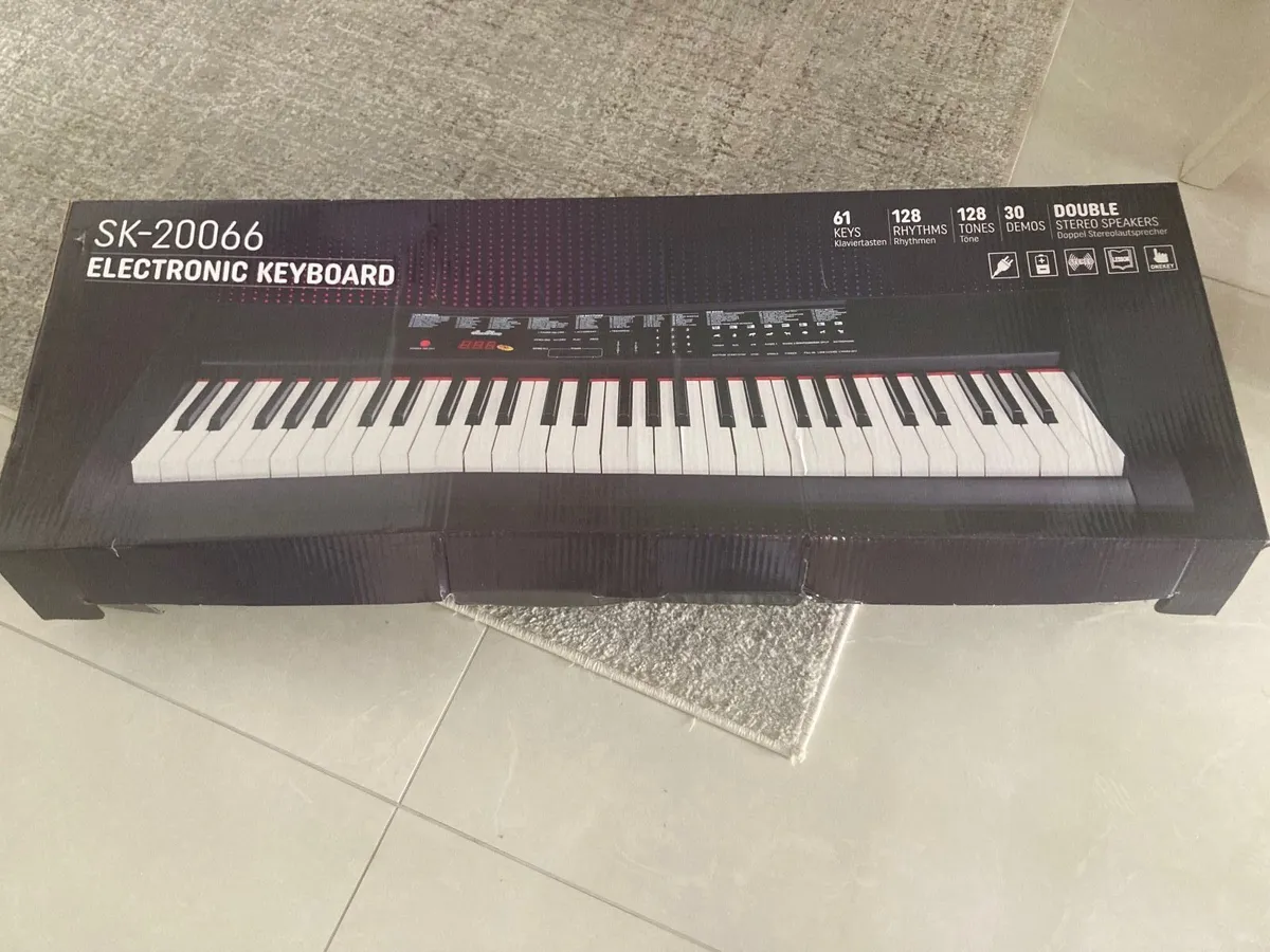 Keyboard piano with stand - Image 3