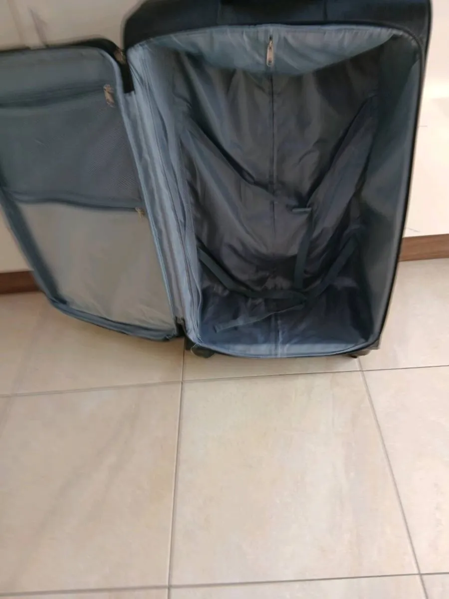 EXTRA LARGE SUITCASE 4 WHEELS - Image 2
