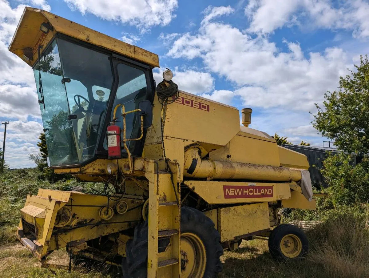 New Holland 8050 combine - Image 4