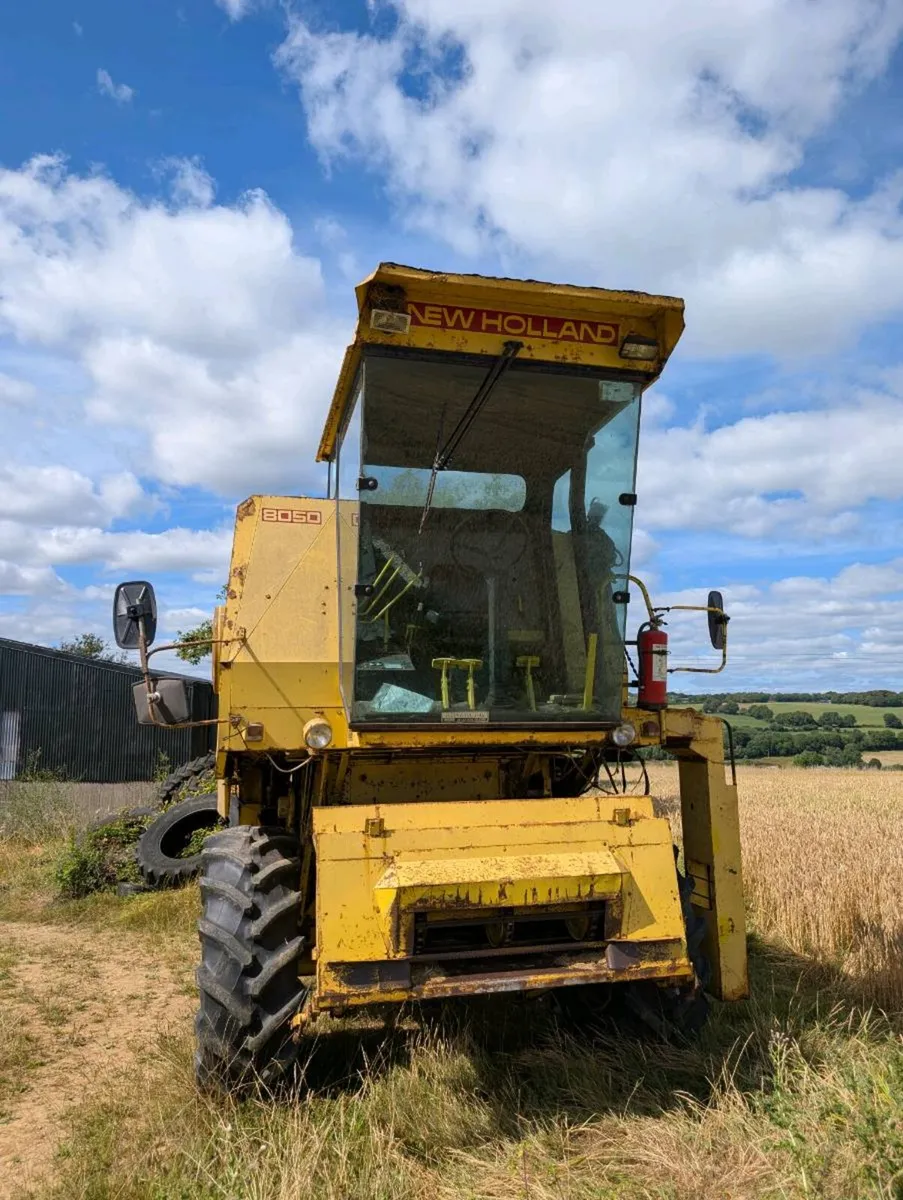 New Holland 8050 combine - Image 3