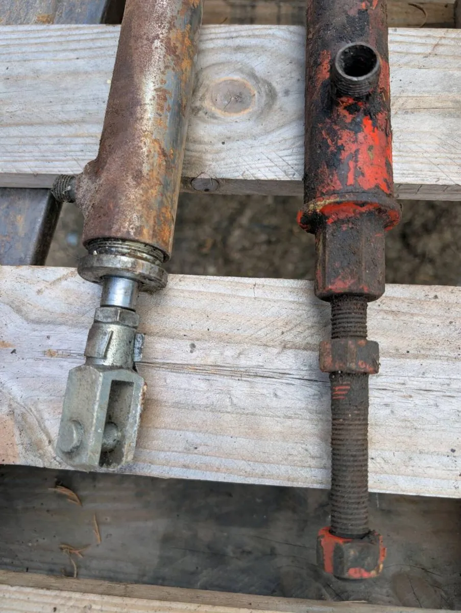 Hydraulic rams - Image 1