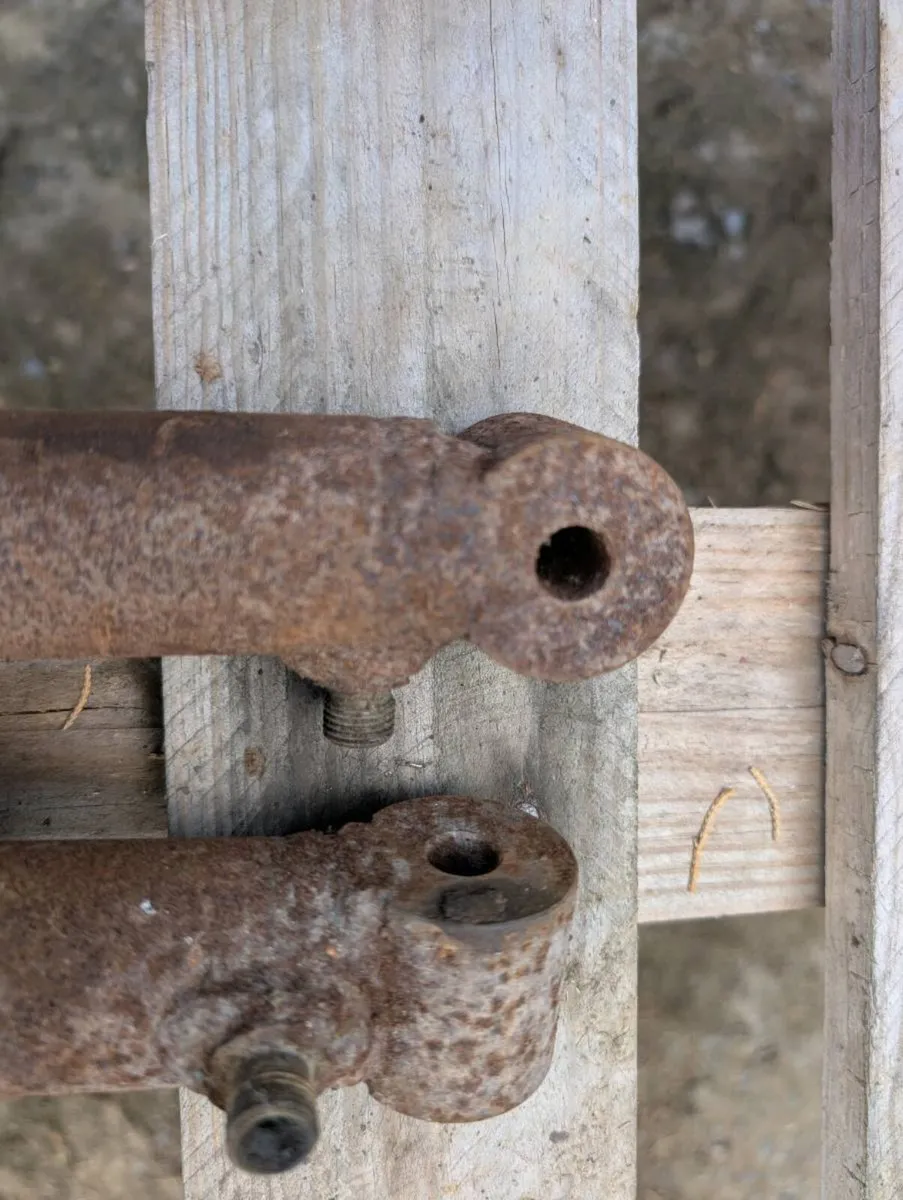 Hydraulic rams - Image 2