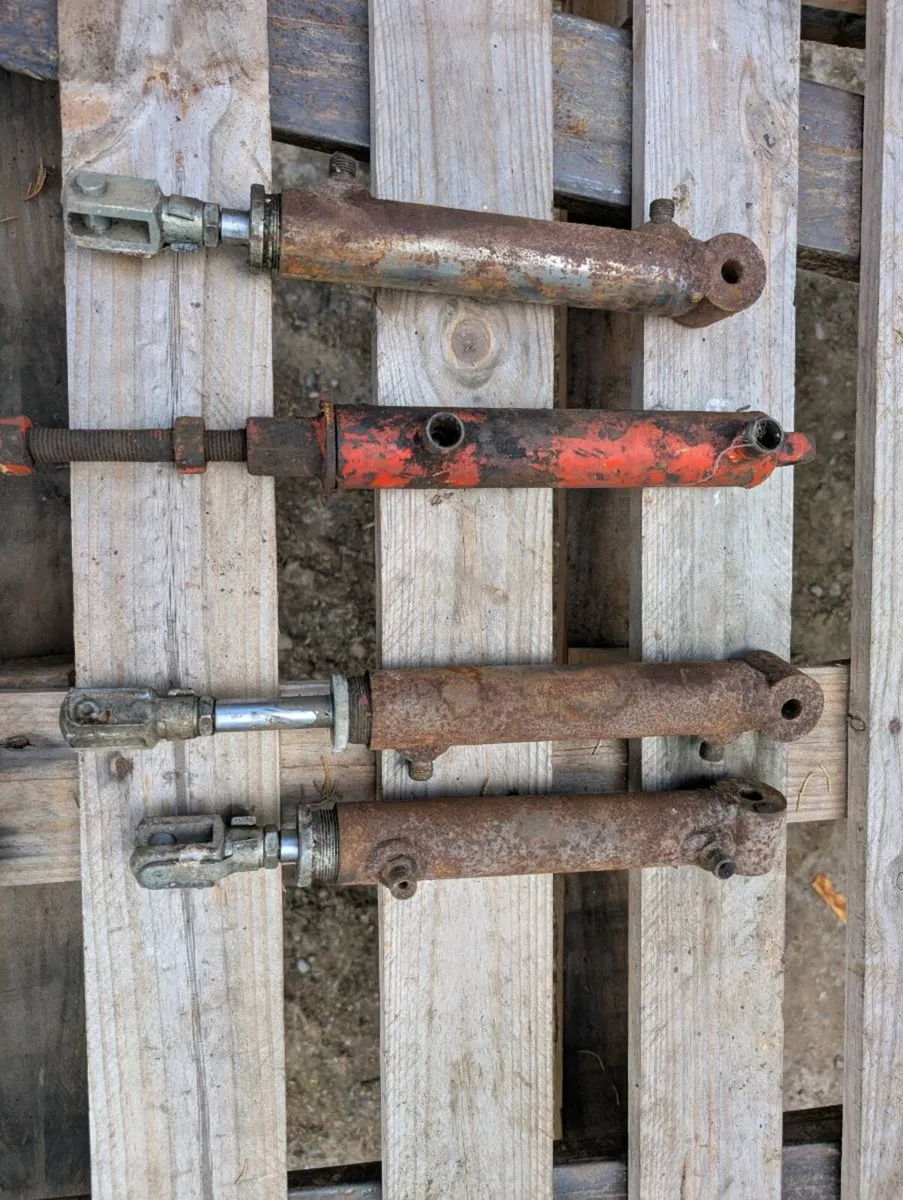 Hydraulic rams - Image 3