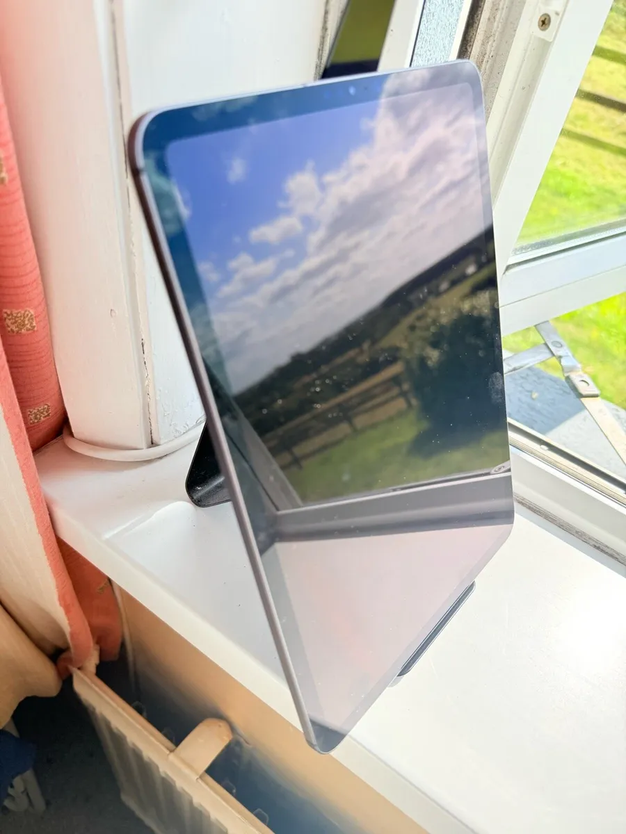 Apple iPad pro 11 inch - new - Image 1