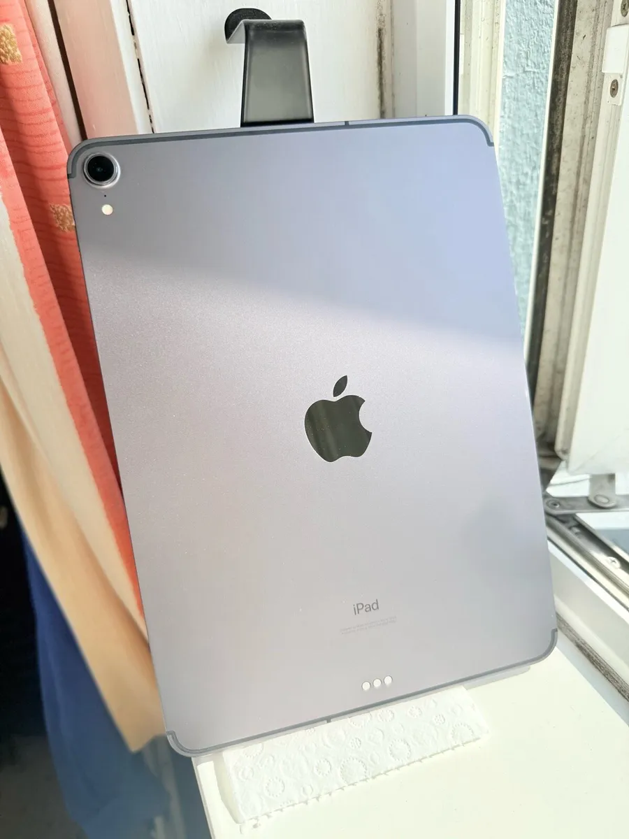 Apple iPad pro 11 inch - new - Image 2