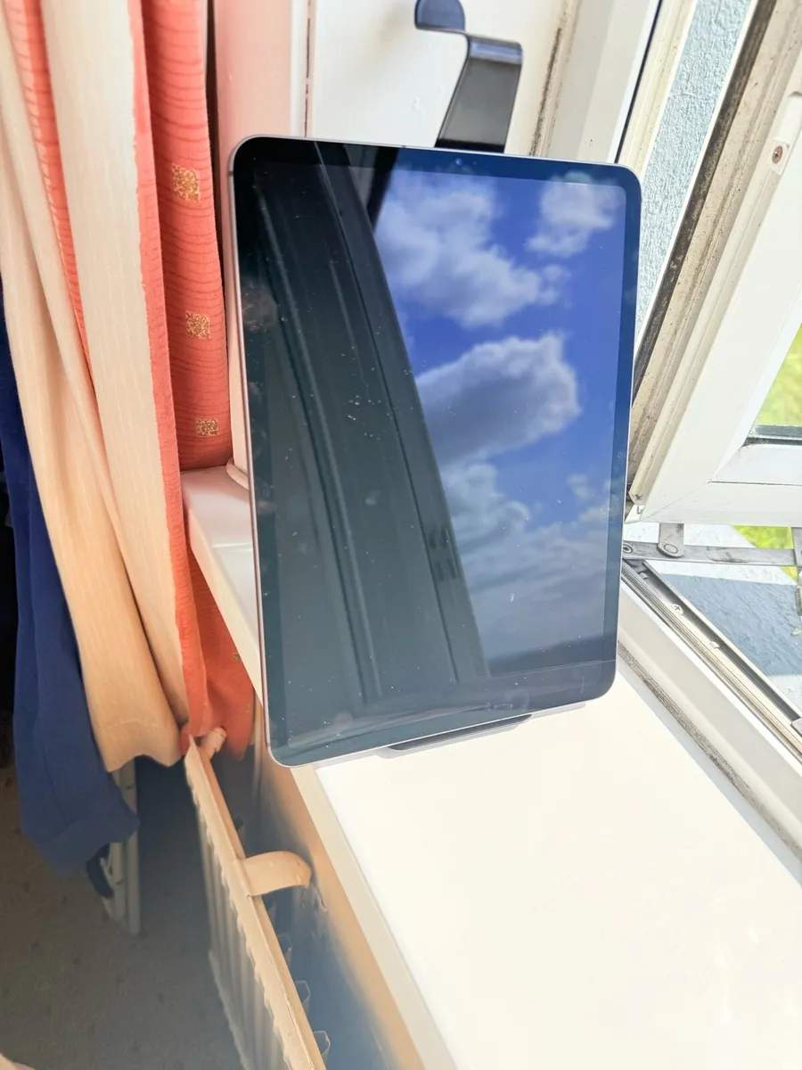 Apple iPad pro 11 inch - new - Image 3