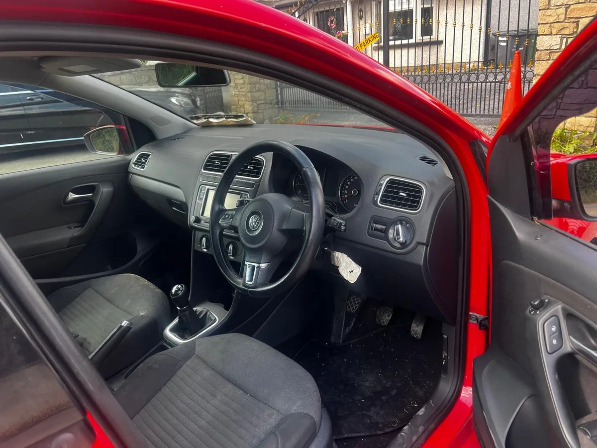 2014 Volkswagen Polo - Image 3