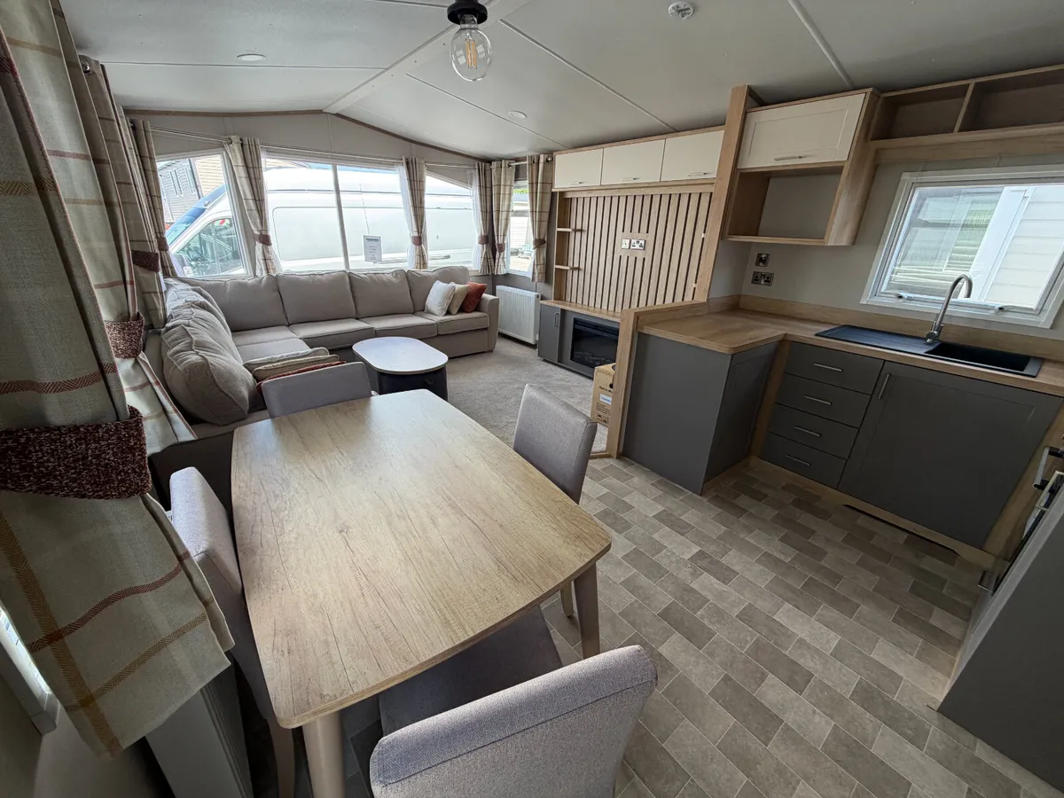 New Carnaby Oakdale 37x12 2 Bed - Image 2