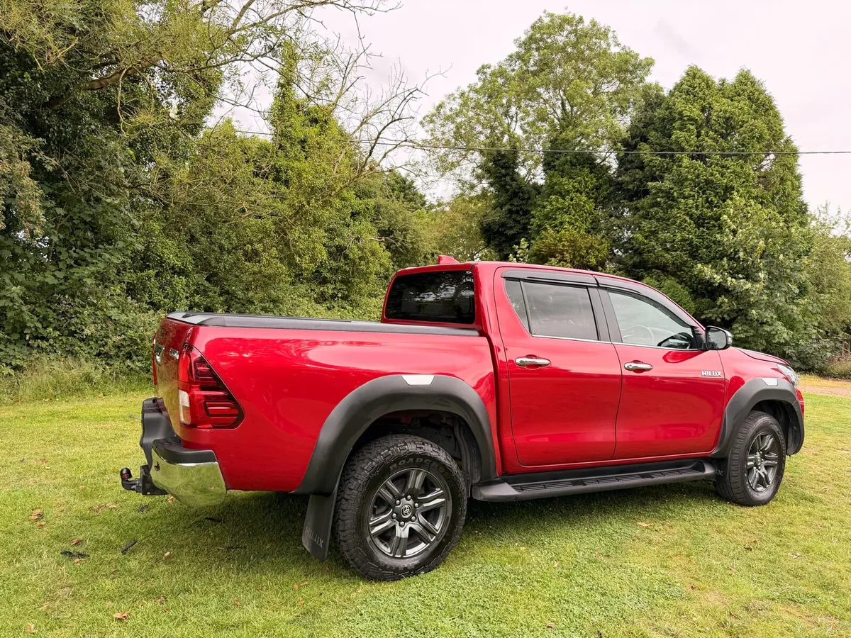 Toyota Hilux 5 Seater Crew Cab 2.4 Auto - Image 4