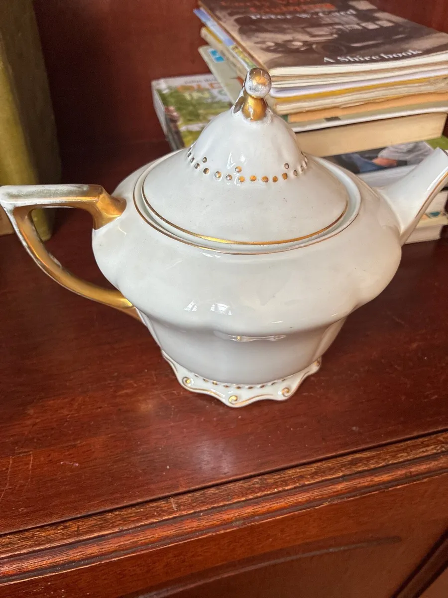 Vintage porcelain tea pot - Image 1