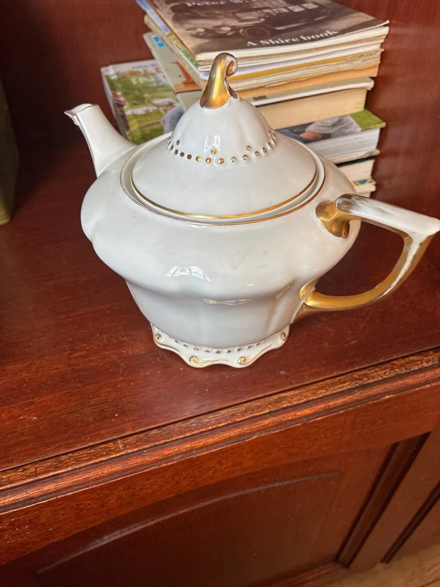 Vintage porcelain tea pot - Image 2