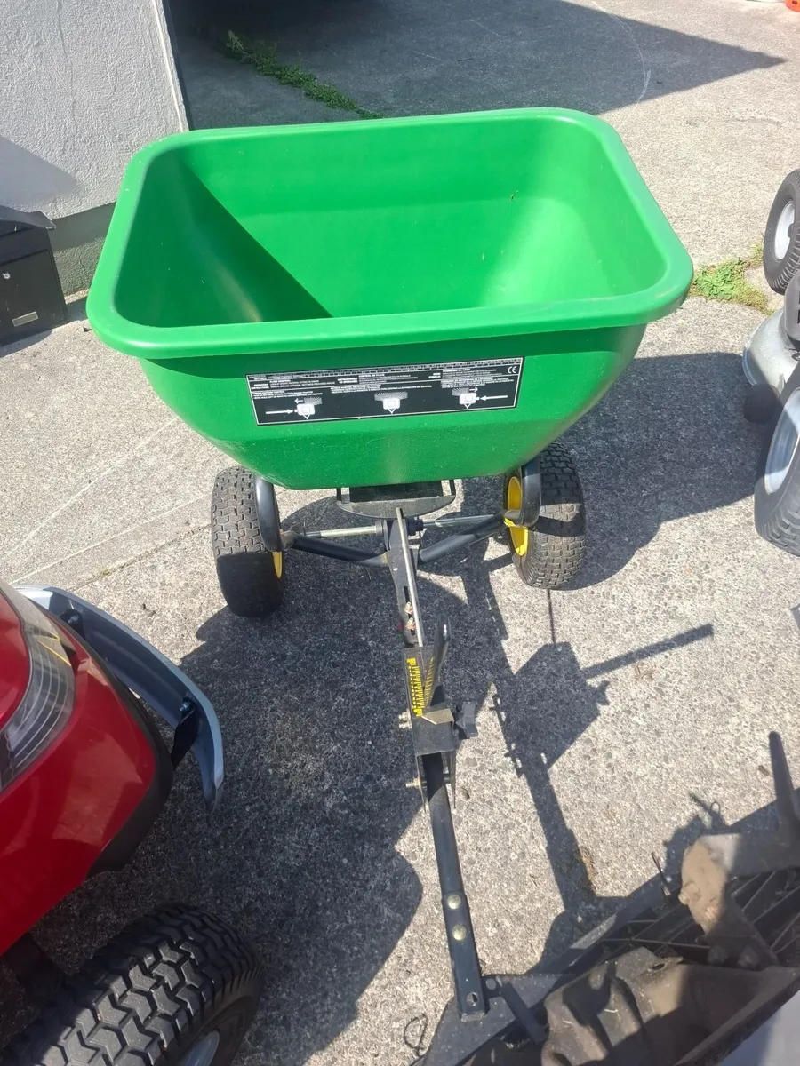 John Deere spreader - Image 2