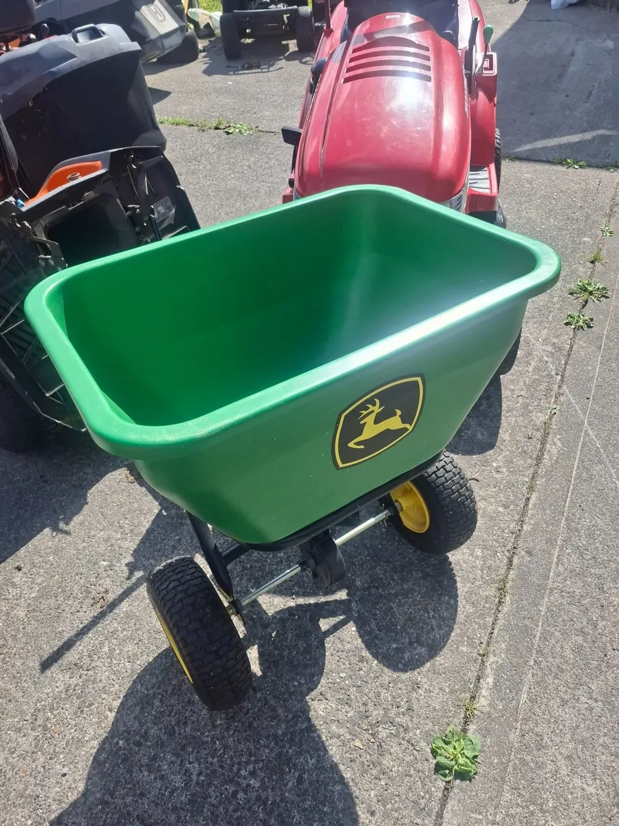 John Deere spreader - Image 3