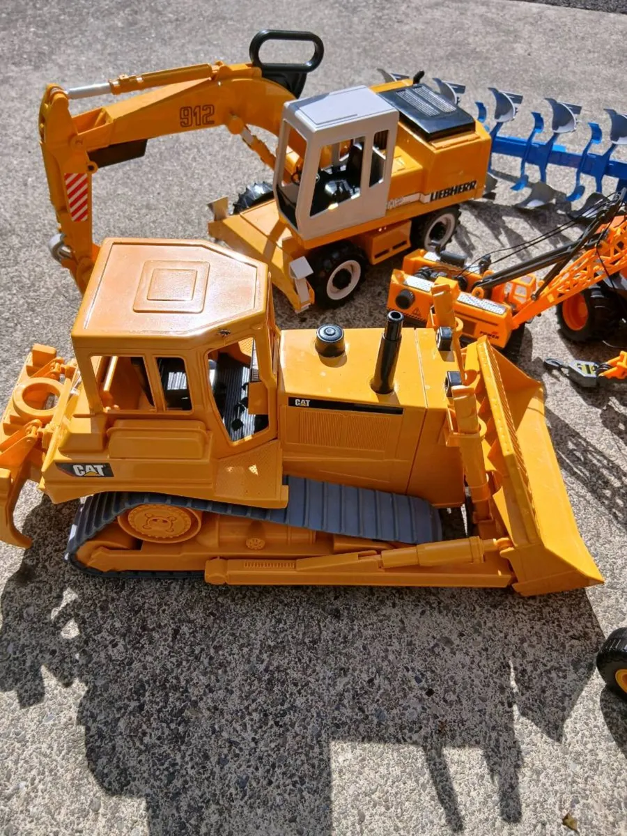 Toys - Image 3
