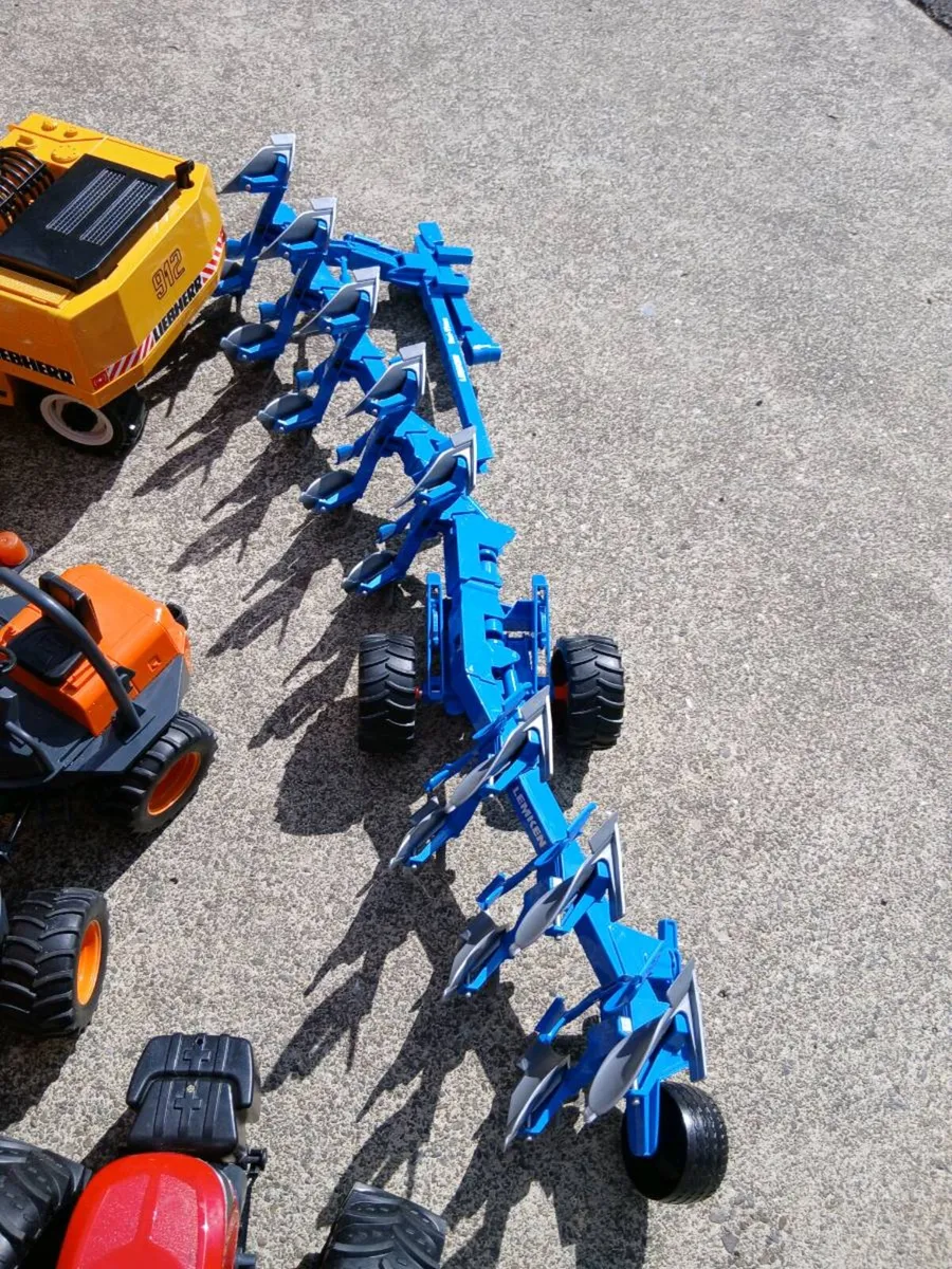 Toys - Image 4